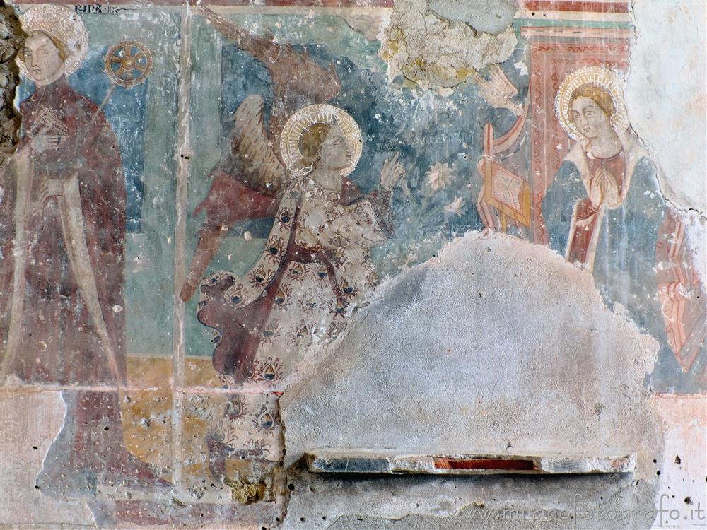 Lenta (Vercelli) - Affresco dell'Annunciazione nel Castello Monastero benedettino di San Pietro